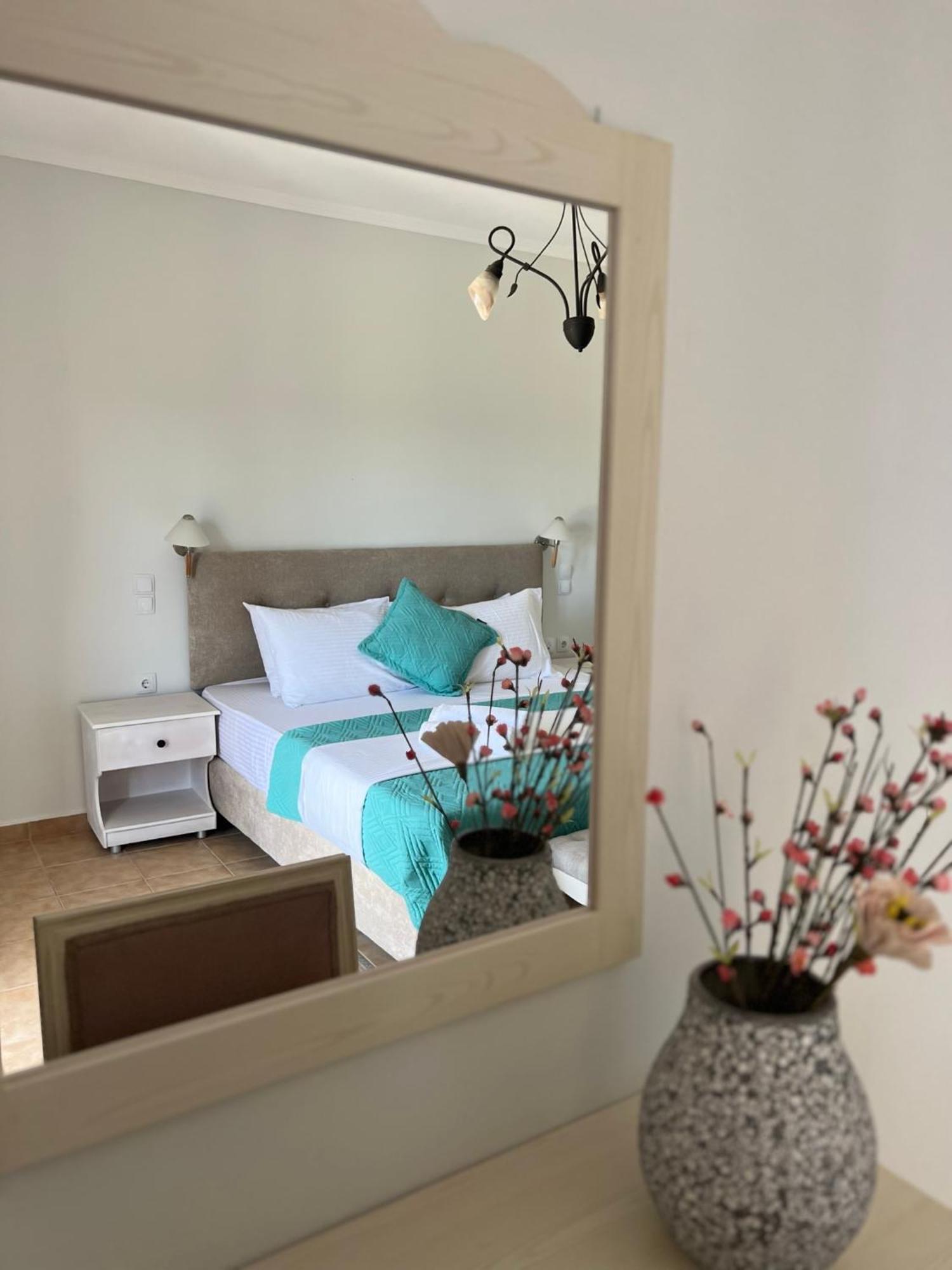 St Nicholas Tsilivi Apts By 